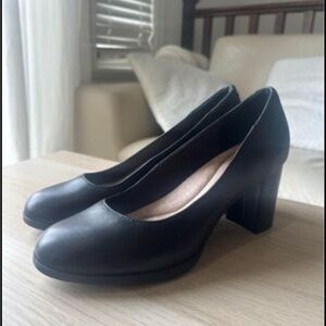 Brand new Clarks Bayla skip pump leather